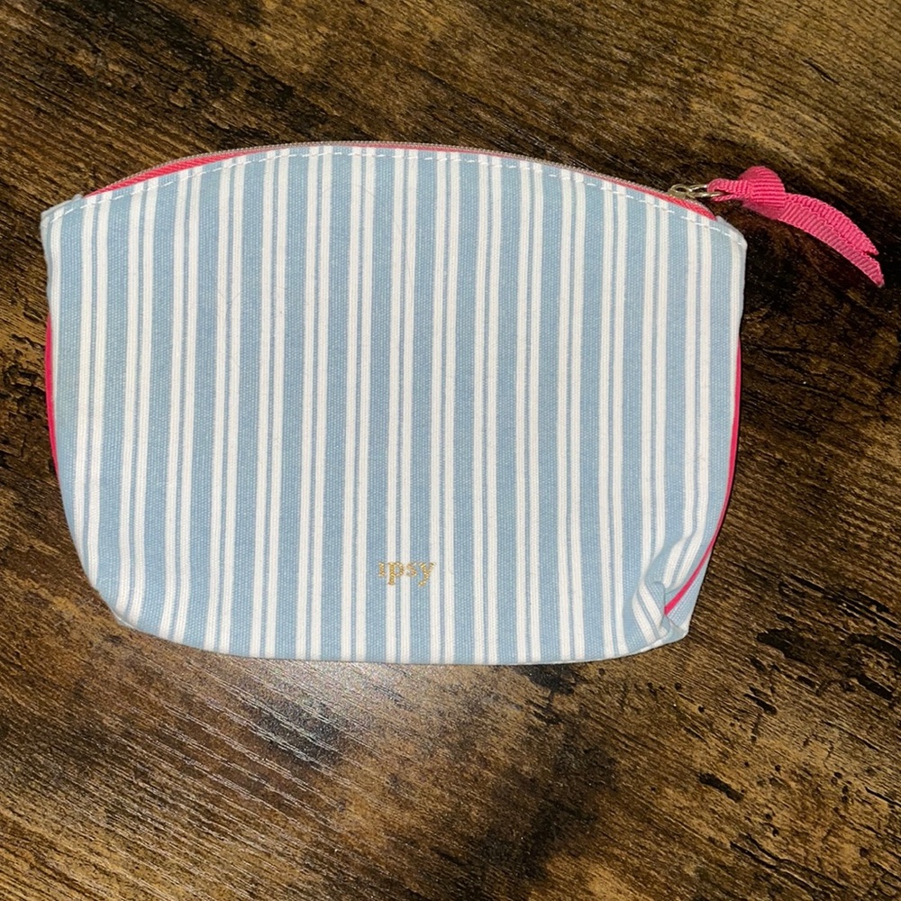 Ipsy Cosmetic Case * 7" x 5" * Blue/green color with metal‎ design